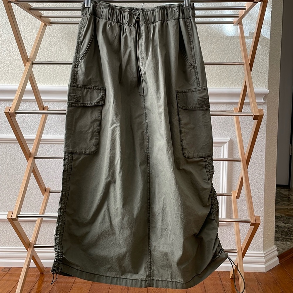 Unused olive green skirt
